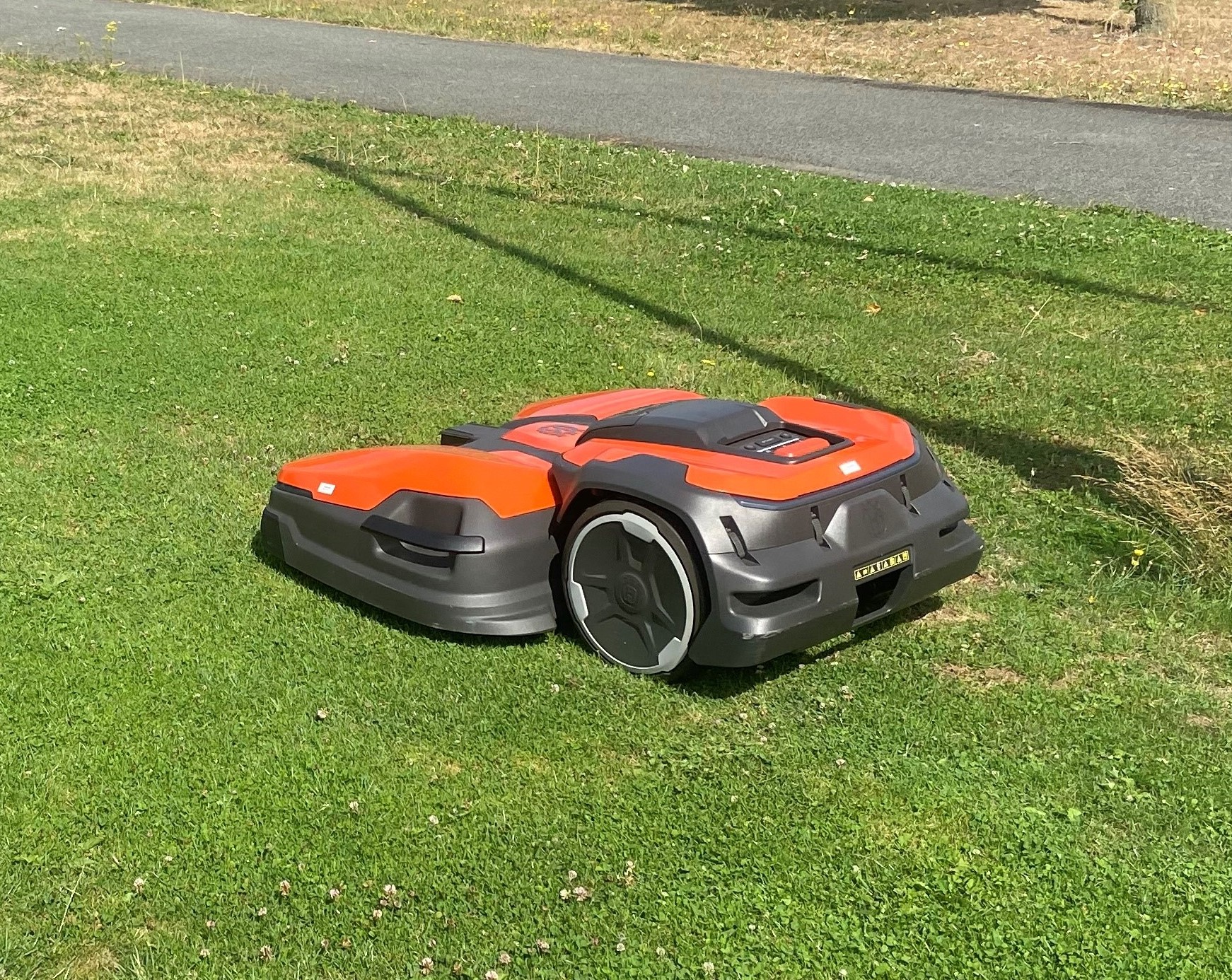 Nieuwe teamspeler op proef: de robotmaaier